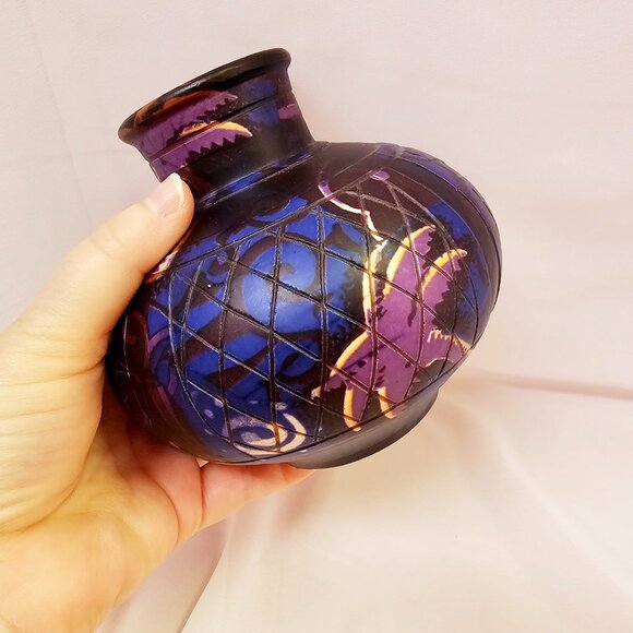 Terra Cotta Etched Vase, Pacific Island Motifs - Picture 5 of 6